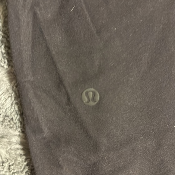 Women’s black lululemon joggers - Picture 3 of 3